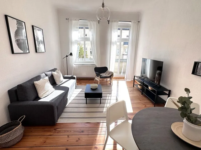 2-Room Apartment in Prime Friedrichshain Location — photo 1